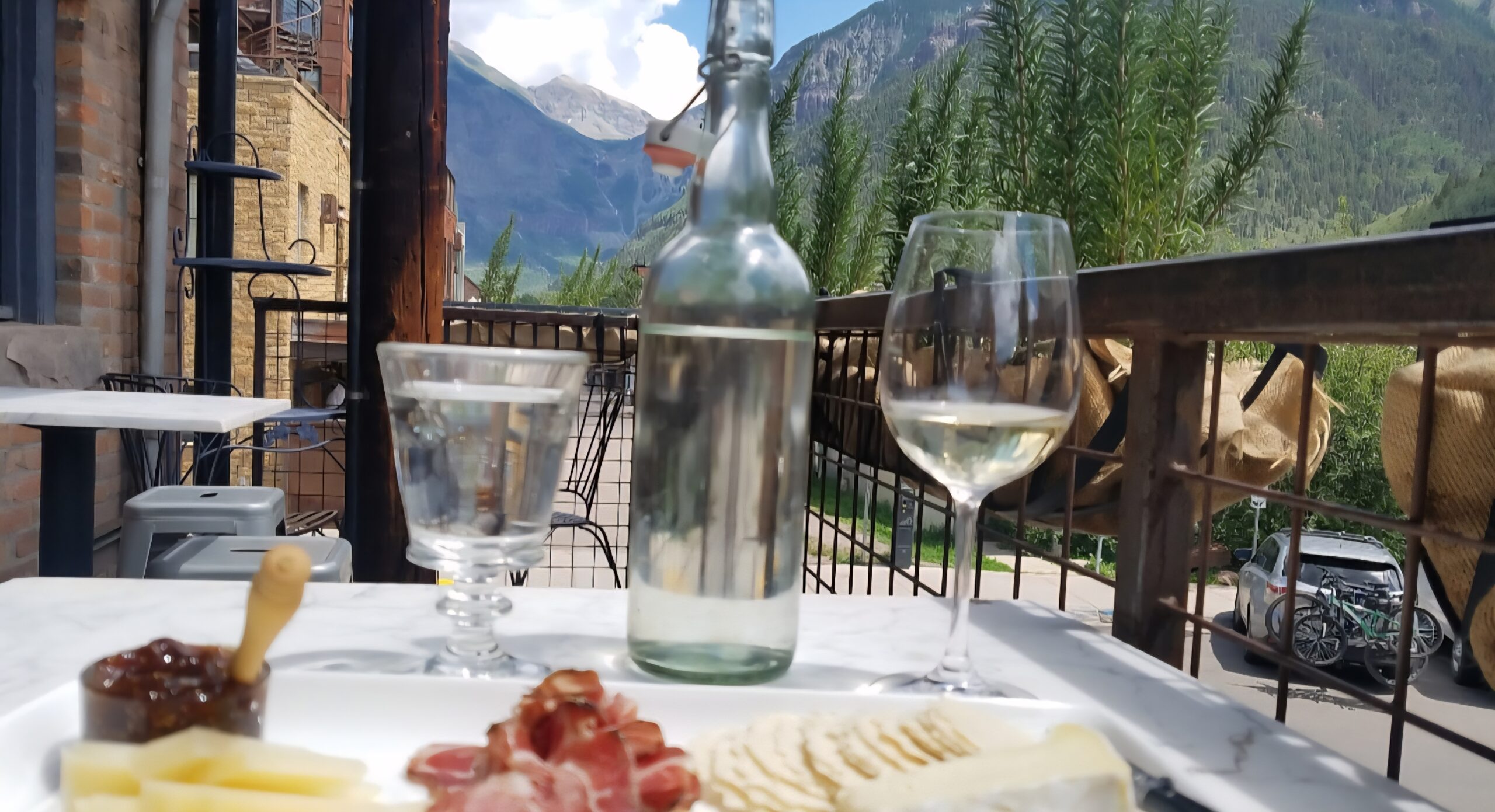 Scenic Happy Hours in Telluride: Rooftops, Sunsets & Local Favorites